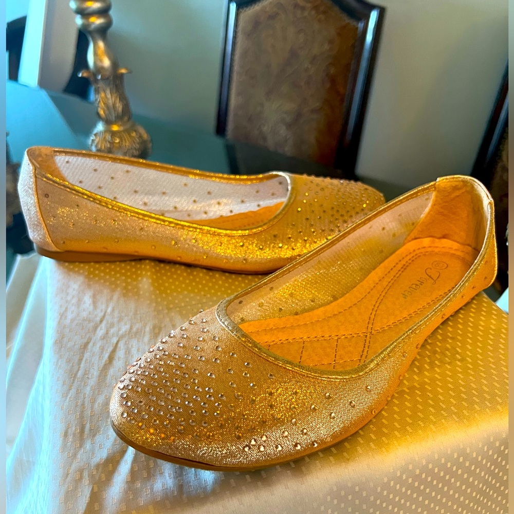 Delicate ballerina flats with crystals size 8and half